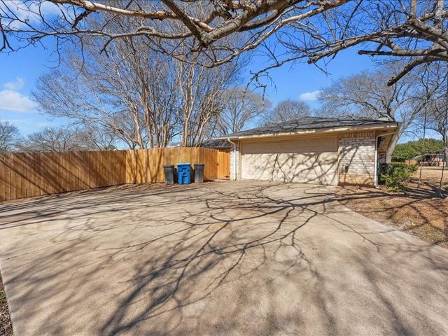146 Meadowbrook Drive, Desoto, TX 75115