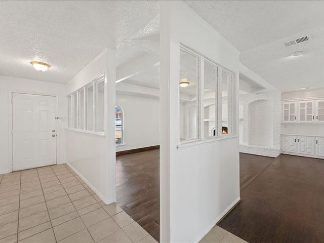 146 Meadowbrook Drive, Desoto, TX 75115