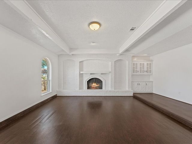 146 Meadowbrook Drive, Desoto, TX 75115