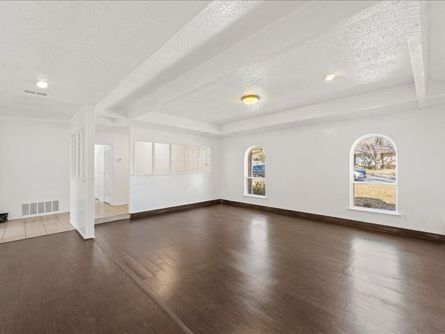 146 Meadowbrook Drive, Desoto, TX 75115