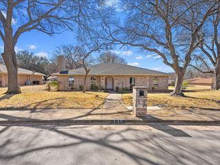 146 Meadowbrook Drive, Desoto, TX 75115