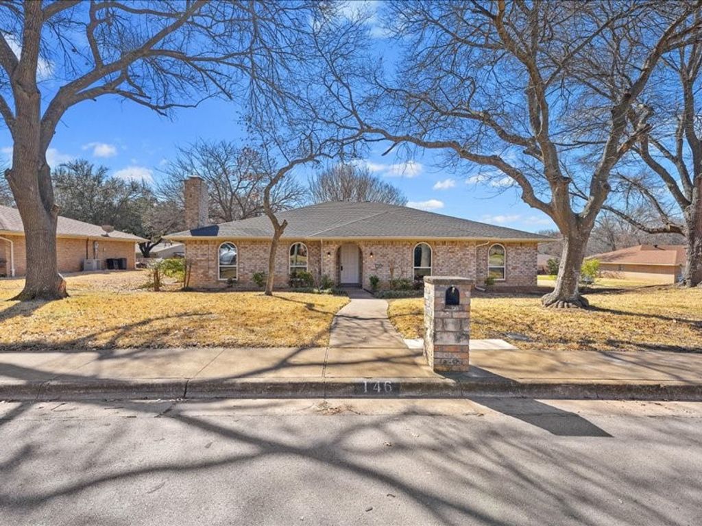 146 Meadowbrook Drive, Desoto, TX 75115