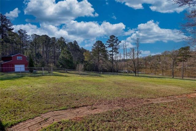 194 Burtom Rd, Eatonton, GA 31024