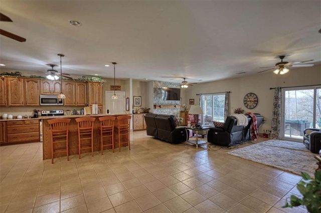 194 Burtom Rd, Eatonton, GA 31024