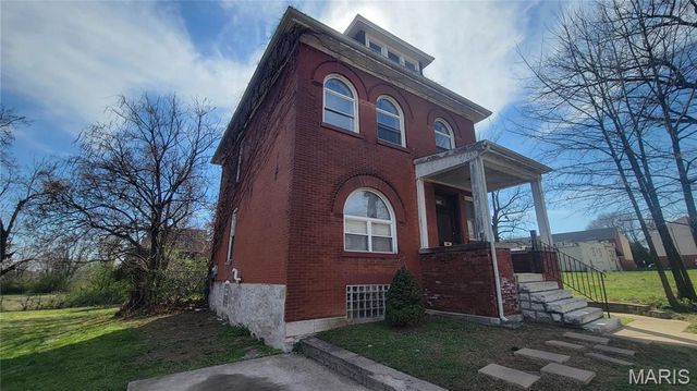 5734 Maple Avenue, St Louis, MO 63112