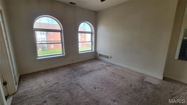 5734 Maple Avenue, St Louis, MO 63112