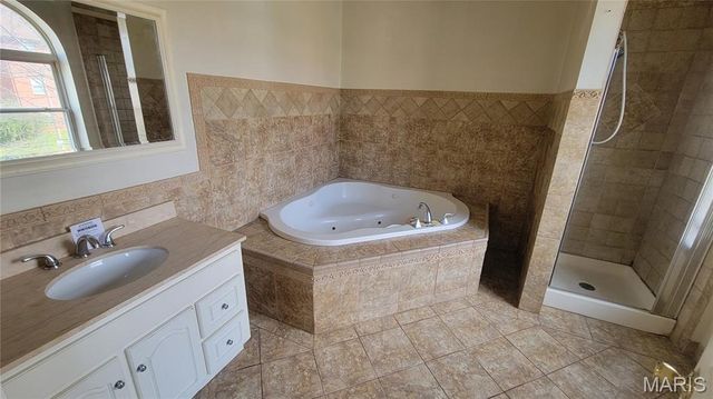 5734 Maple Avenue, St Louis, MO 63112