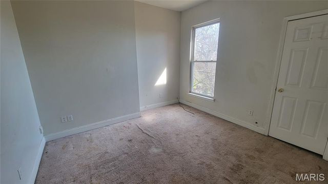 5734 Maple Avenue, St Louis, MO 63112