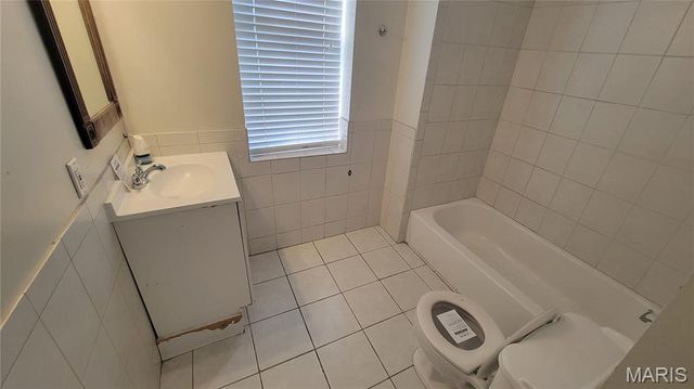 5734 Maple Avenue, St Louis, MO 63112