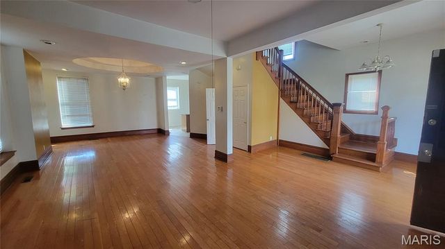 5734 Maple Avenue, St Louis, MO 63112