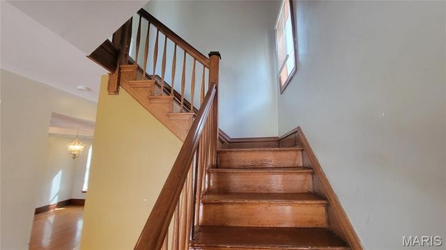 5734 Maple Avenue, St Louis, MO 63112