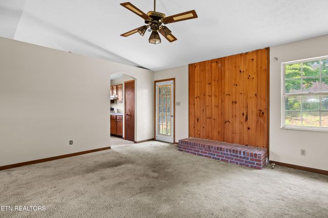 2521 W Old Topside Rd, Louisville, TN 37777