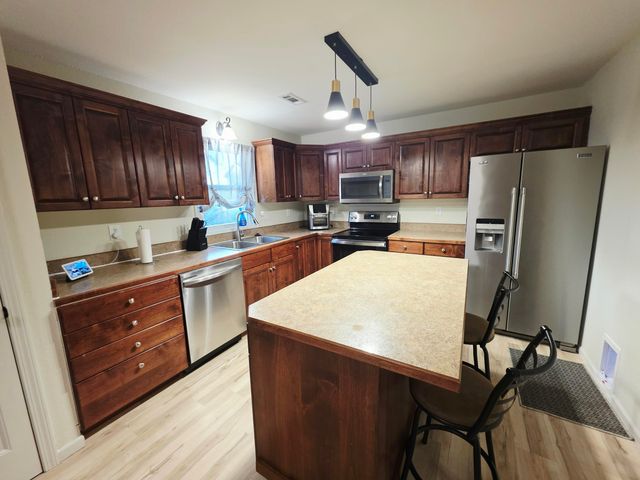 7305 N WISHING WELL DR, Columbia, MO 65202