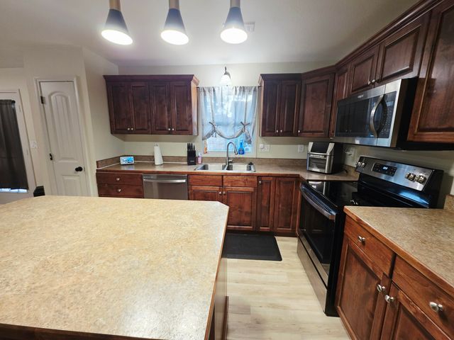 7305 N WISHING WELL DR, Columbia, MO 65202