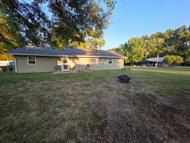 7305 N WISHING WELL DR, Columbia, MO 65202