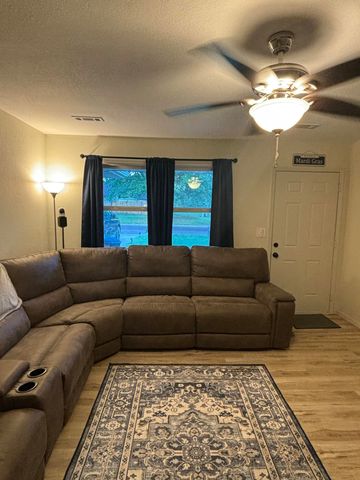 7305 N WISHING WELL DR, Columbia, MO 65202