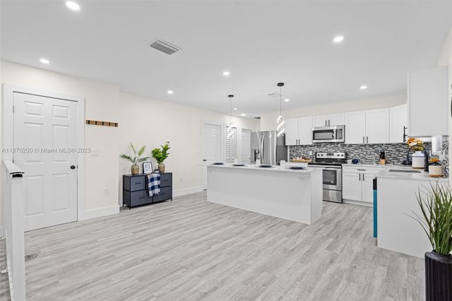 742 NW 70th St, Miami, FL 33150