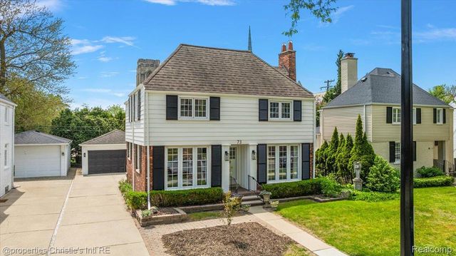73 Meadow Lane, Grosse Pointe Farms, MI 48236
