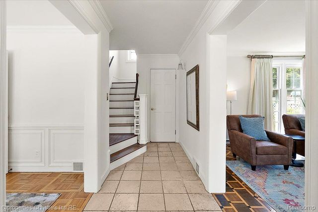 73 Meadow Lane, Grosse Pointe Farms, MI 48236
