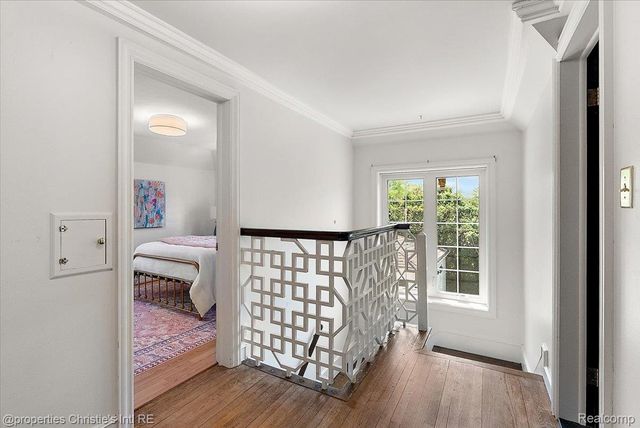73 Meadow Lane, Grosse Pointe Farms, MI 48236