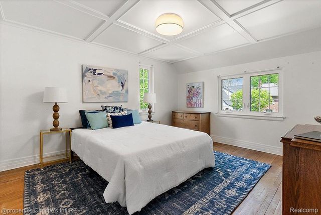 73 Meadow Lane, Grosse Pointe Farms, MI 48236
