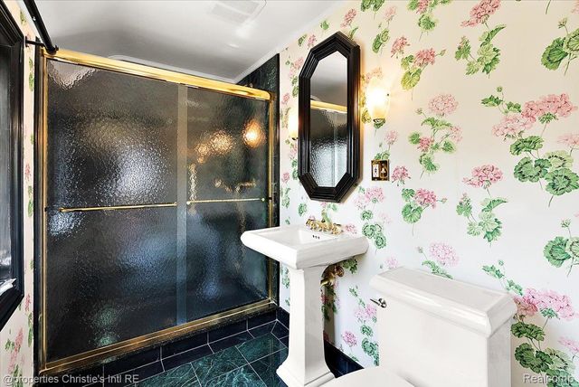 73 Meadow Lane, Grosse Pointe Farms, MI 48236