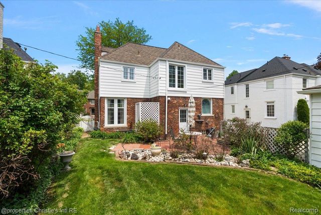 73 Meadow Lane, Grosse Pointe Farms, MI 48236