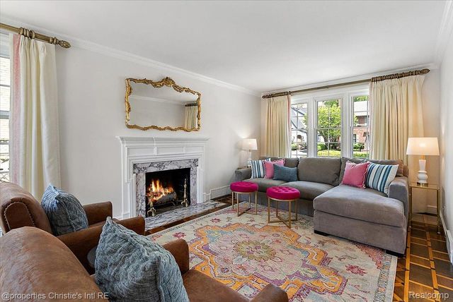 73 Meadow Lane, Grosse Pointe Farms, MI 48236