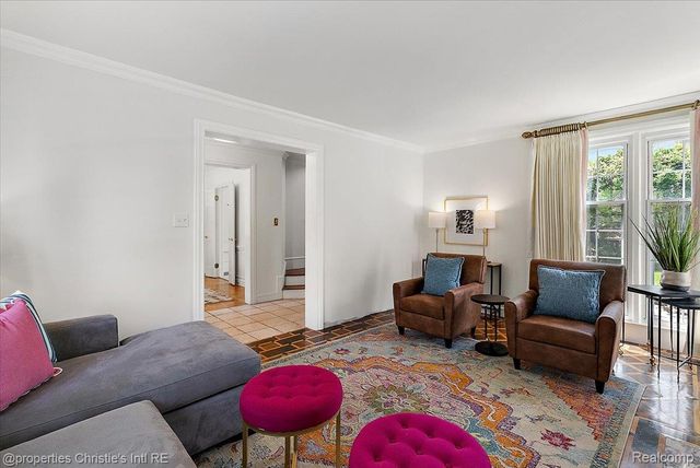 73 Meadow Lane, Grosse Pointe Farms, MI 48236