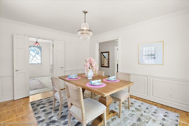 73 Meadow Lane, Grosse Pointe Farms, MI 48236