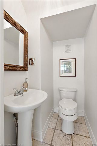 73 Meadow Lane, Grosse Pointe Farms, MI 48236
