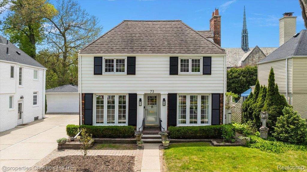 73 Meadow Lane, Grosse Pointe Farms, MI 48236