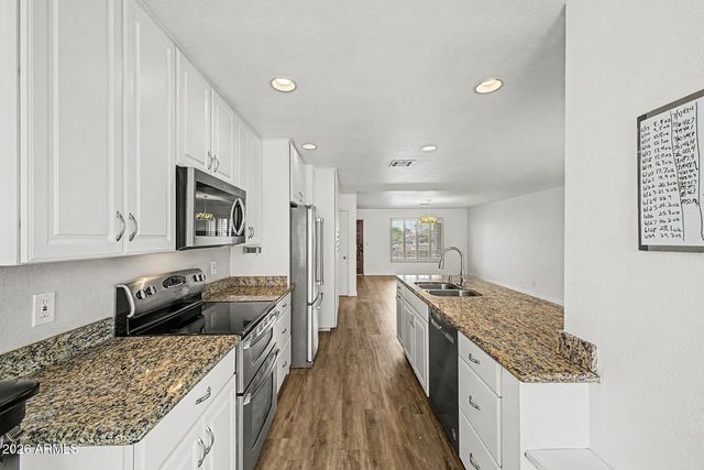 2102 W Utopia Road, Phoenix, AZ 85027