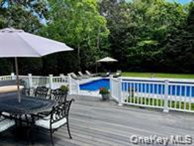 24 Bridle Path, Westhampton Beach, NY 11978
