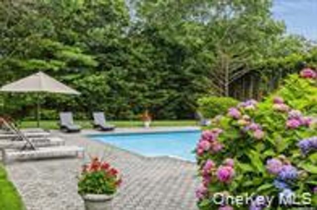24 Bridle Path, Westhampton Beach, NY 11978