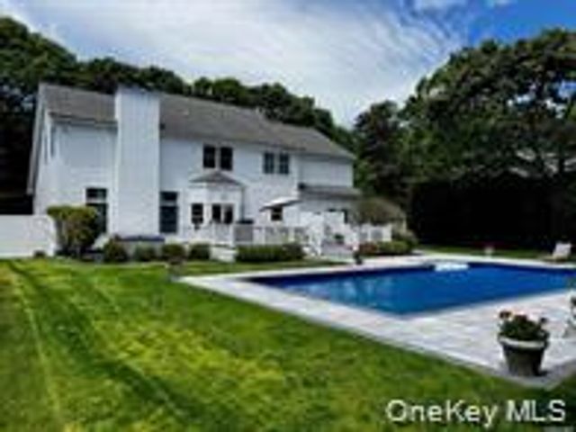 24 Bridle Path, Westhampton Beach, NY 11978