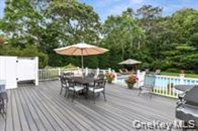 24 Bridle Path, Westhampton Beach, NY 11978