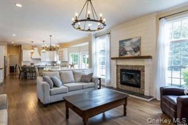 24 Bridle Path, Westhampton Beach, NY 11978