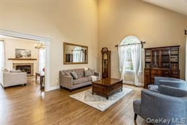 24 Bridle Path, Westhampton Beach, NY 11978