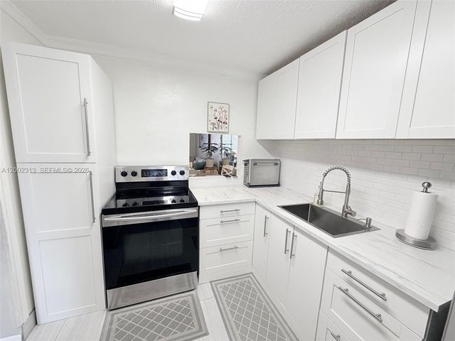 3040 Holiday Springs Boulevard 110, Margate, FL 33063