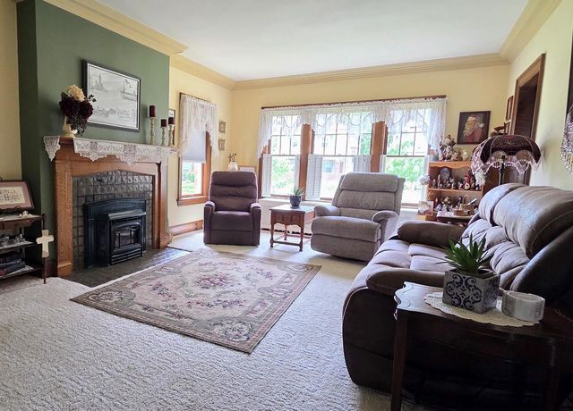 1823 COLLEGE AVENUE, Racine, WI 53403