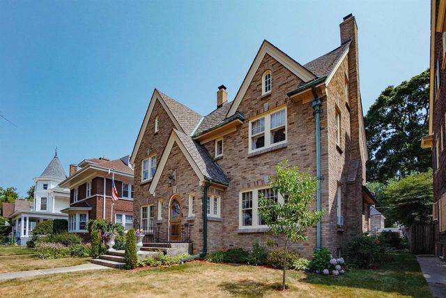 1823 COLLEGE AVENUE, Racine, WI 53403