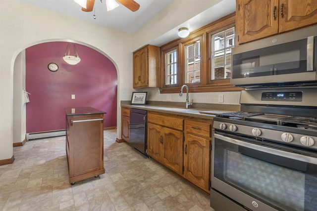 1823 COLLEGE AVENUE, Racine, WI 53403