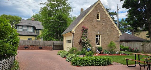1823 COLLEGE AVENUE, Racine, WI 53403
