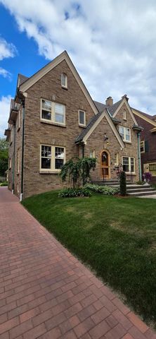 1823 COLLEGE AVENUE, Racine, WI 53403