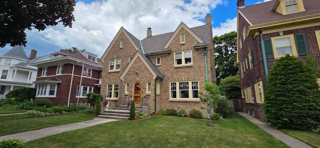 1823 COLLEGE AVENUE, Racine, WI 53403