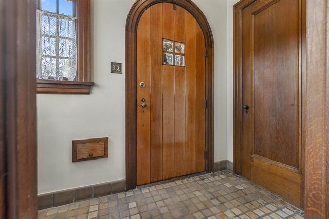 1823 COLLEGE AVENUE, Racine, WI 53403
