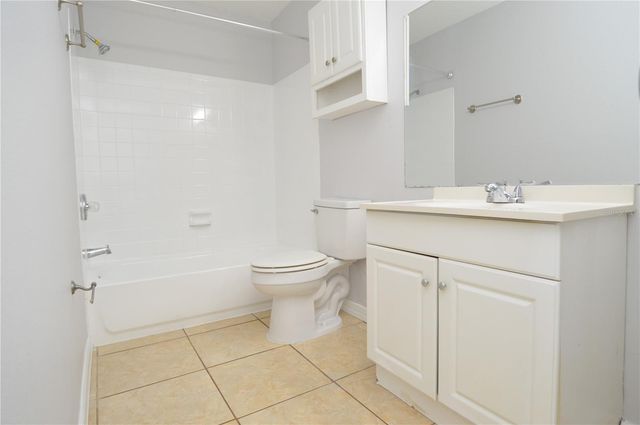 8643 MALLARD RESERVE DRIVE 104, Tampa, FL 33614