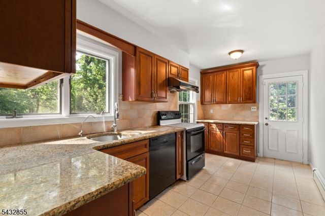 557 Monroe Ct, River Edge Boro, NJ 07661