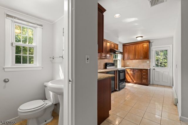 557 Monroe Ct, River Edge Boro, NJ 07661